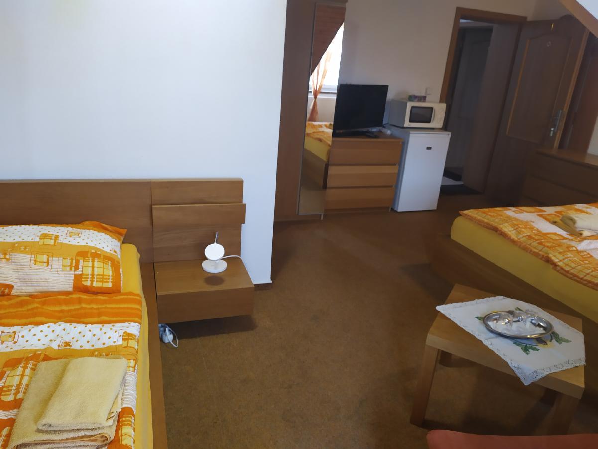Pokoj č. 4 v penzionu Siesta Příbor – klidný prostorný pokoj v klasickém stylu