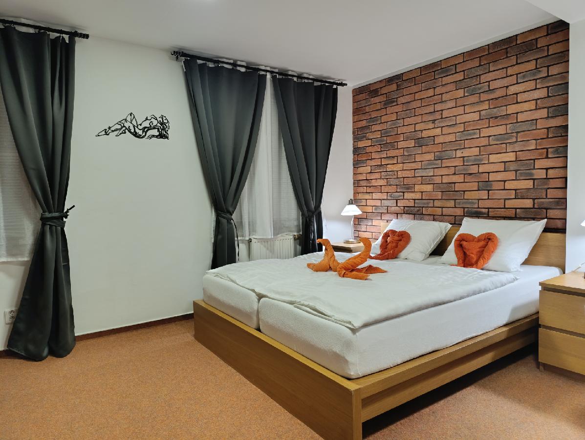 Romantický honeymoon pokoj č. 5 v penzionu Siesta Příbor